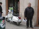 IL SIGNOR DIOMEDE CON LA SUA FIAMMANTE VESPA PX